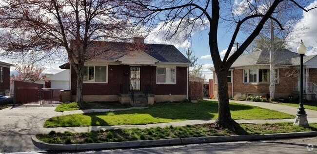 Building Photo - Brick Bungalow for Rent! Rental