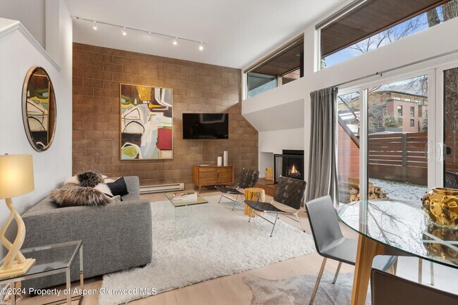 Photo - 311 S Aspen St Unit 2