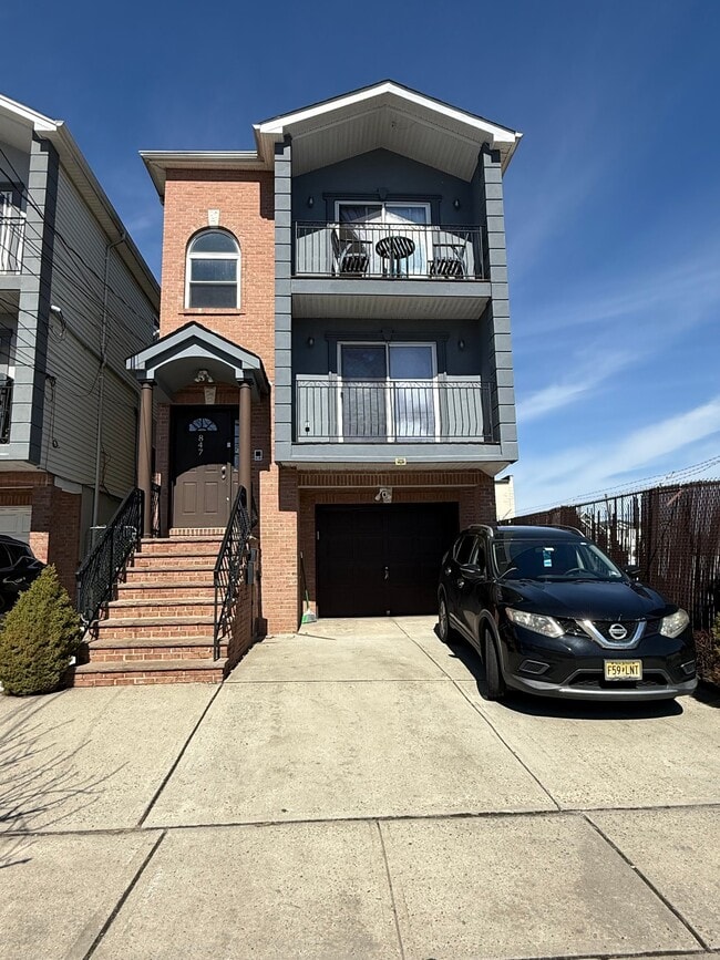 Building Photo - 847 Magnolia Ave