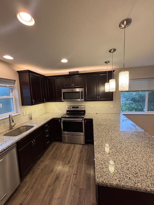 Photo - 1 Bedroom 1 Bath Apt. with huge garage in Newberg