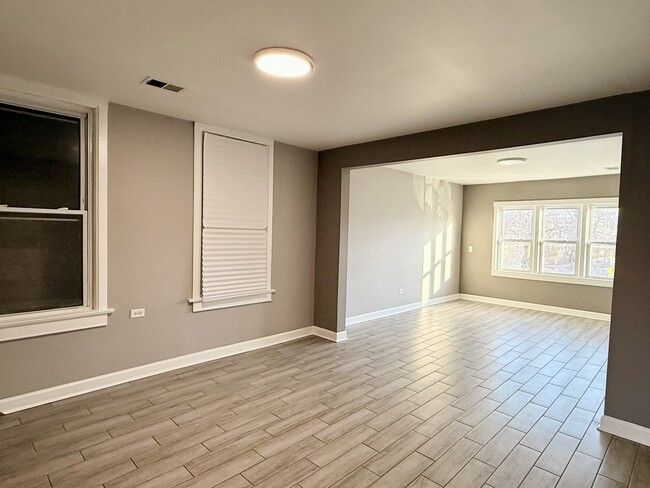 Photo - 2608 W Fullerton Ave Unidad 2