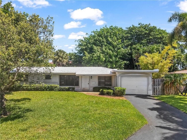 Building Photo - 2161 NE 35th St