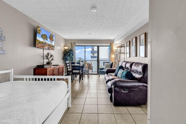 Building Photo - 2000 S Ocean Blvd Rental