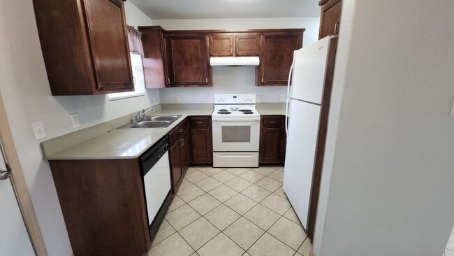 Photo - 3318 N Detroit Ave Unit #1