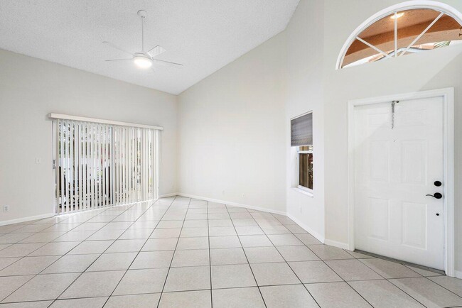 Photo - 10679 Lake Shore Dr