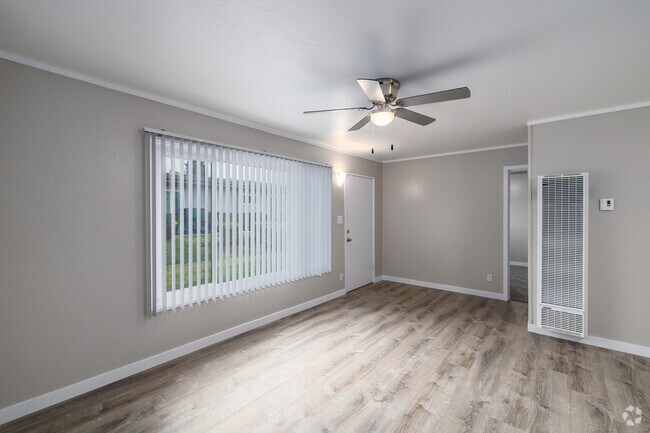 2 habitaciones, 1 baño - 675 pies cuadrados - Sala de estar/comedor - Park Palomar