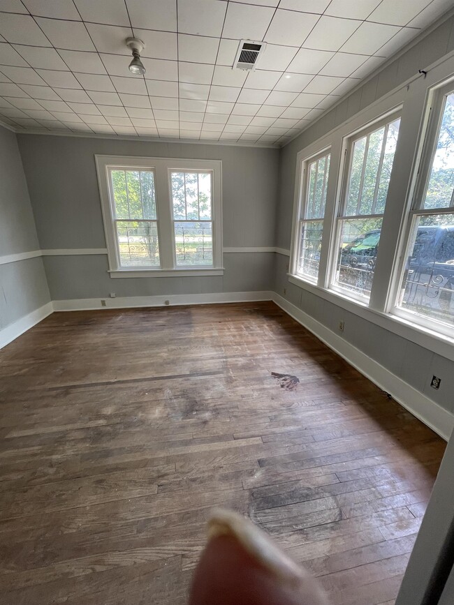 Photo - 301 Haynes St