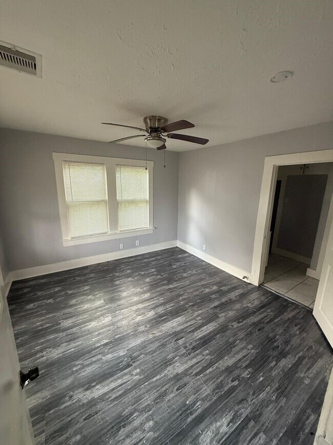 Photo - 3012 Live Oak St