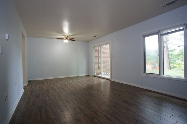 Photo - 3 Bedroom / 2 1/2 Bathroom. Close to Campus. On PHD bus route.