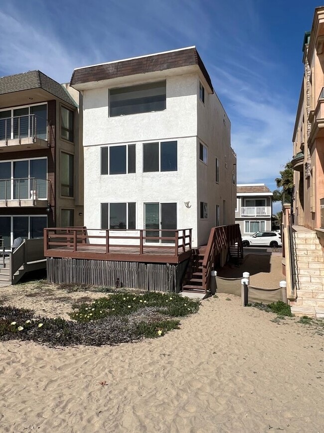 Building Photo - Surfside Colony Gated Community - Tri-Level Beachfront | 4Bd/2.5Ba | Ocean Views