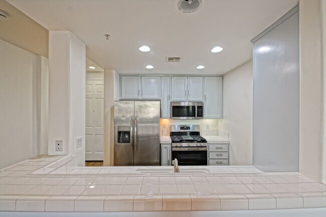 Photo - Bright & Airy, Recently Updated 3rd Floor Apartment in the Catalina Building Across from Central ...