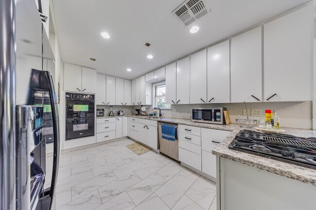 Photo - 2519 Lazy Lake Dr