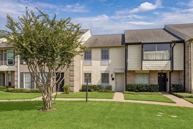 Building Photo - 10345 Longmont Dr Unit 35/9 Rental