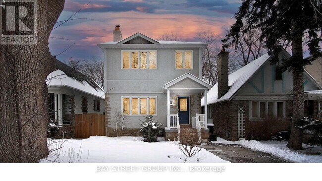 Photo - 390 Roehampton Ave