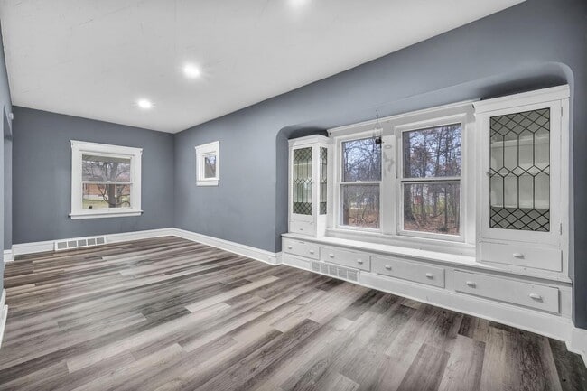 Building Photo - 4730 E 142nd St