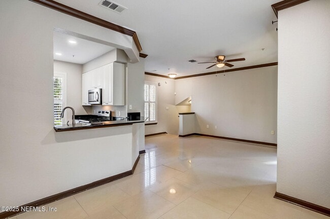 Photo - 8539 Gate Pkwy W Unit 1121