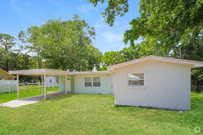 Building Photo - 6537 Pine Cir N Rental