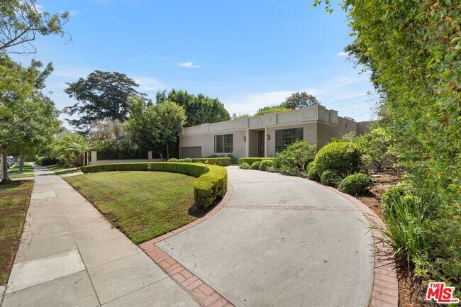 519 N Rexford Dr