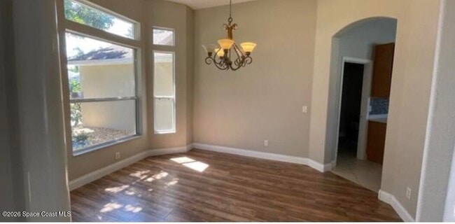 Photo - 1070 Hollister Dr