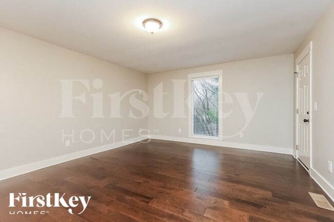 Photo - 208 Beech Dr