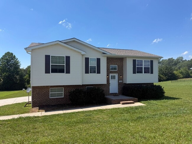 Building Photo - Spacious 3-Bedroom Split-Level Home with Bonus Space & Large Yard