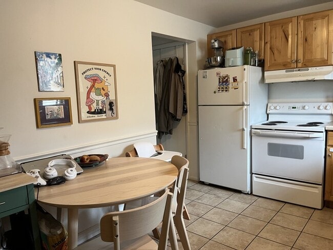 Photo - 863 Logan Ave S