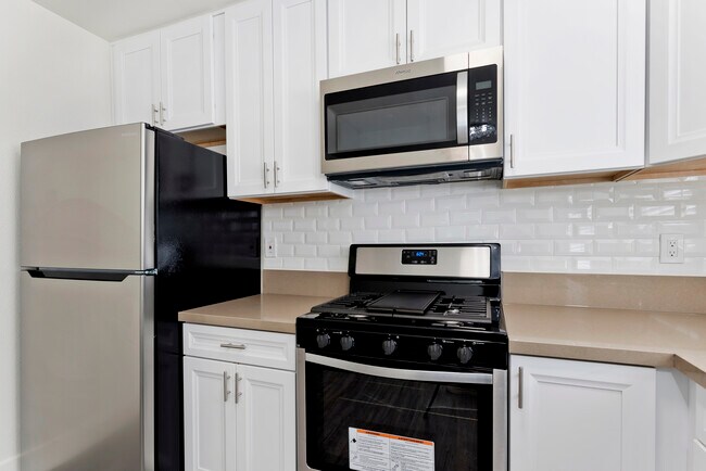 Building Photo - Aurora Vista Apartments