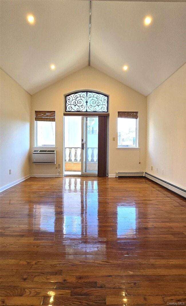 Building Photo - 29-17 31st Ave Unit Penthouse