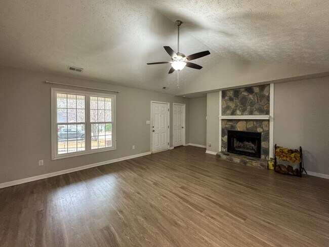 Photo - Charming 3 Bed 2 Bath Home in Jack Britt