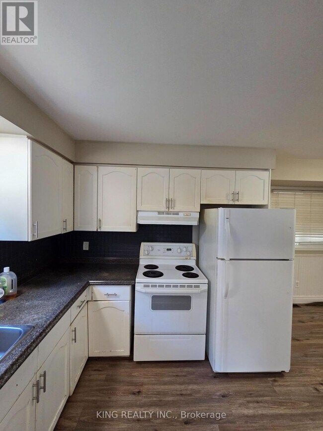 Photo - 287 Portsmouth Crescent E
