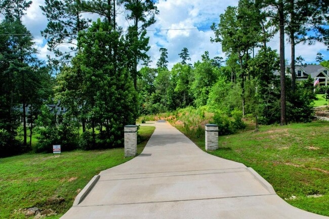 Photo - 131 Feldspar Ln