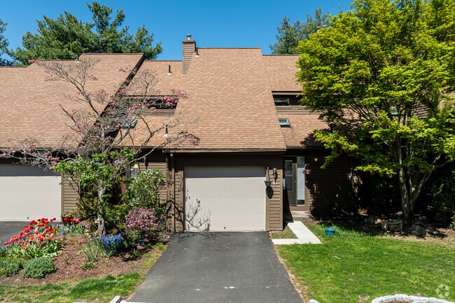 Photo - Currier Ridge Condominiums