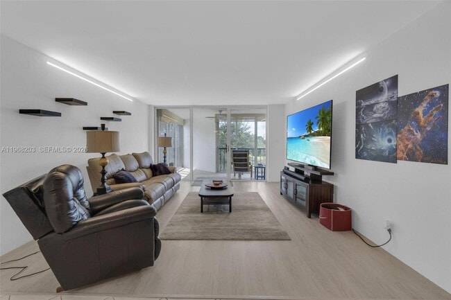 Photo - 16300 Golf Club Rd Unidad 401