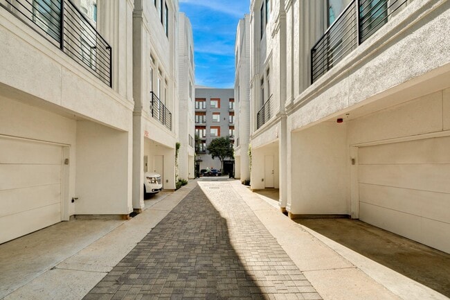 New construction, 4 story home with 3 beds... - New construction, 4 story home with 3 beds...