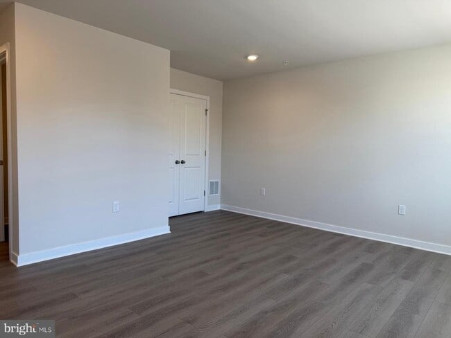 Building Photo - 33 E Front St