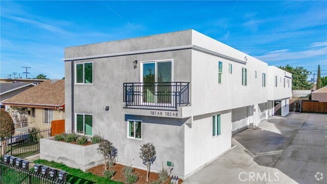 Building Photo - 1183 E 59th Pl Rental