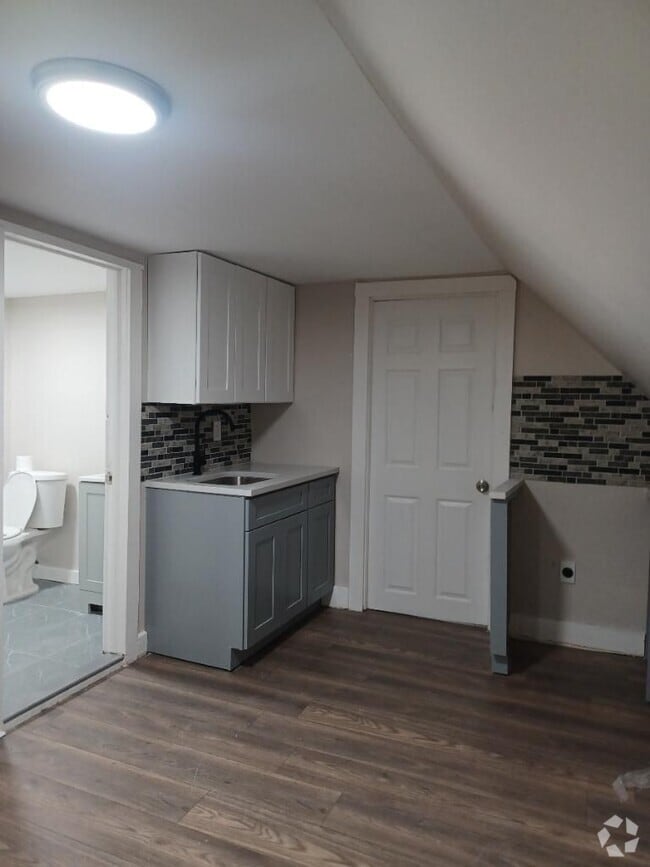 Building Photo - 12 Grain St Unit 3 Rental