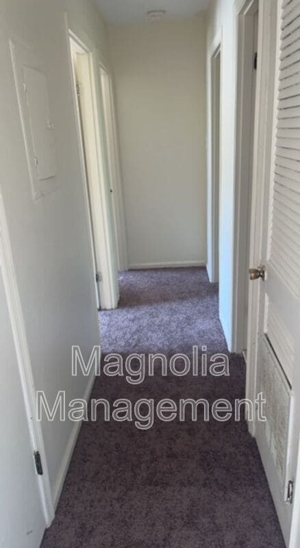 Photo - 1932 Oxford Rd Unit Apt H