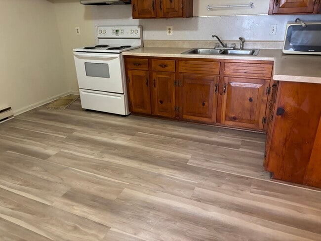 Building Photo - 201 E Main St Unit APT #1