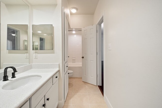 Photo - Modern Condo Living Near Downtown Austin & Movie House Theater Unit 637