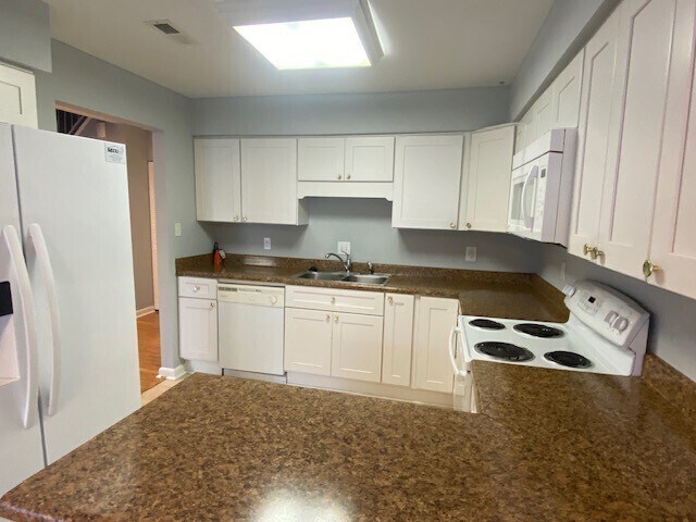 Photo - 4700 Walden Pond Dr Unit B