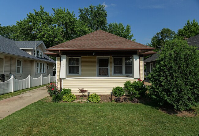 Building Photo - 824 Lebanon St Rental
