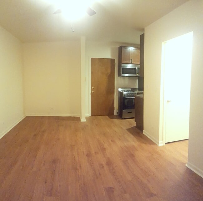 Photo - 4031 N Kenmore Ave Unit 210