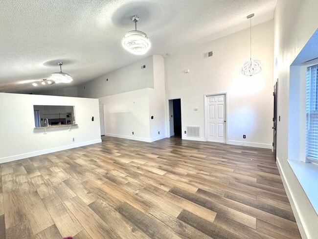 Photo - 4 bedroom, 2 bathroom home located in Stoneybrook