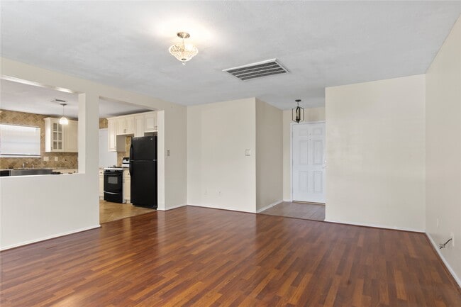 Photo - 5815 Clerkenwell Dr