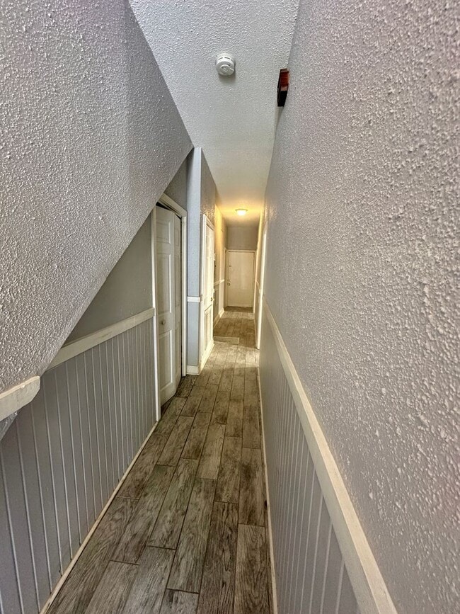 Photo - 1 BED | 1 BATH | PRIVATE BACK PATIO | WEST...