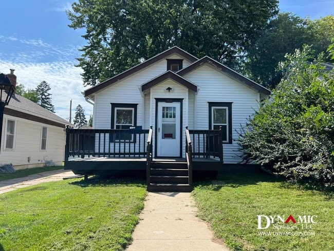 1917 S Duluth Ave