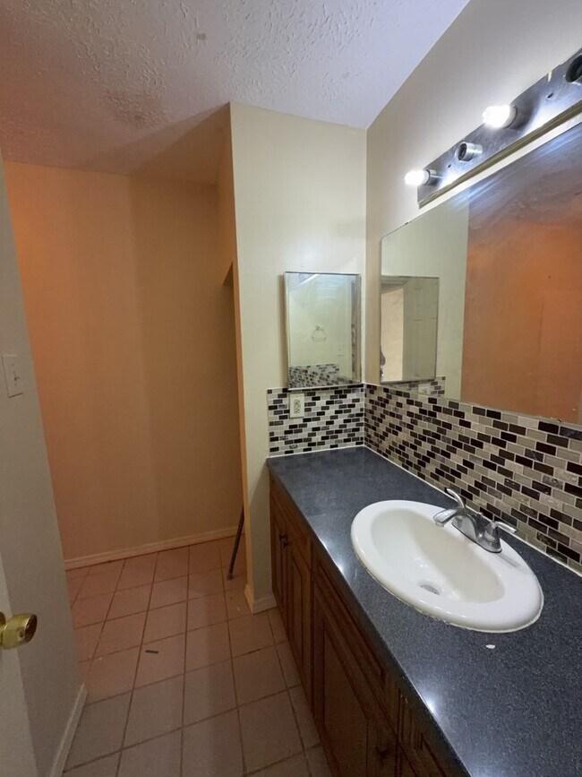 Photo - 1527 Lazy Spring Dr