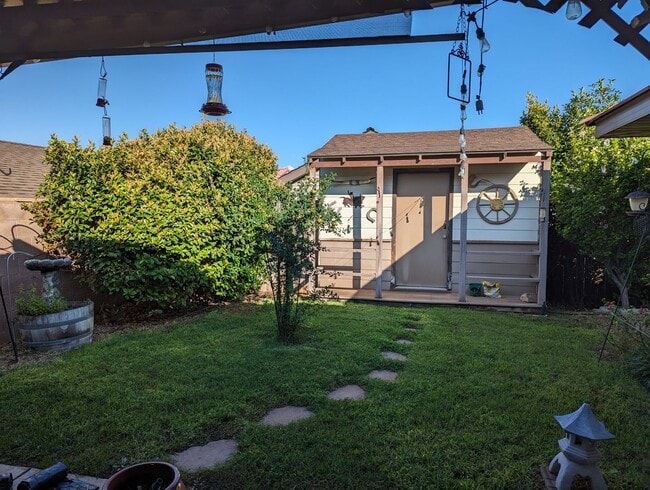 1036 E McKinley Wy