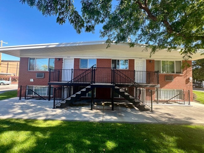 Building Photo - Remodeled Unit 1599